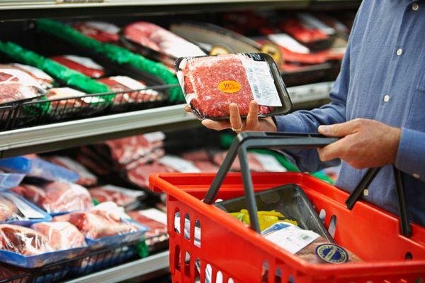 Ce se va întâmpla dacă magazinele scumpesc simțitor alimentele scoase din lista cu adaos limitat. Anunțul ministrului Agriculturii