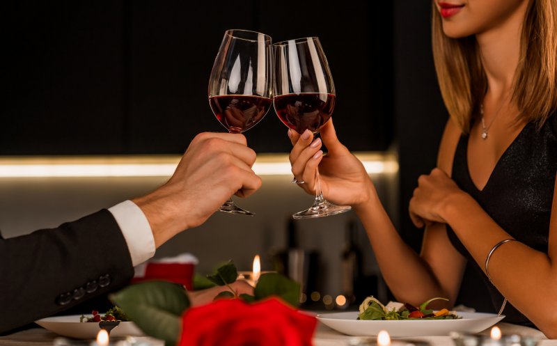 Obiceiuri de Valentine’s Day la români. Cât vor cheltui de Ziua Îndrăgostiților