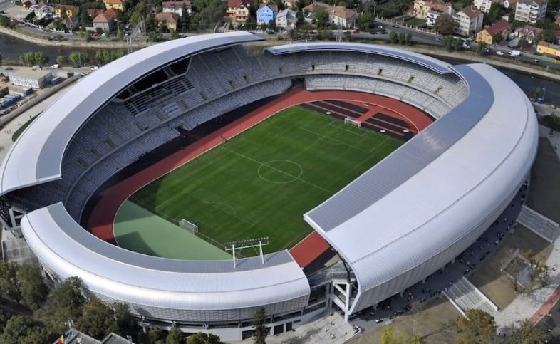 Un oficial al clubului UTA, luat cu ambulanța de pe Cluj Arena, imediat după meciul cu U Cluj