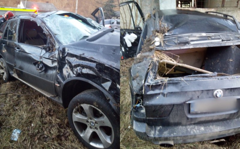 Daună totală! Mașină făcută praf în urma unui accident rutier, în Dej