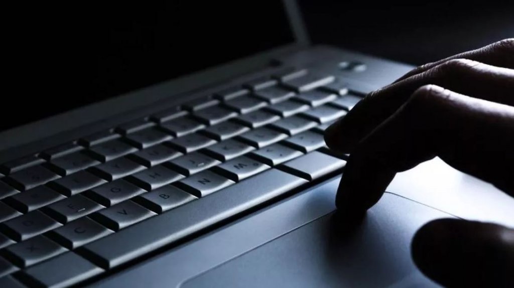Sondaj: Peste o treime dintre adolescenţi, abordaţi online de către adulţi cu mesaje de natură sexuală