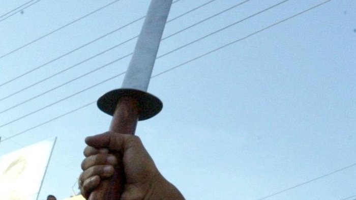 Ardelean trimis în judecată după ce i-a tăiat mâna unchiului său cu o sabie