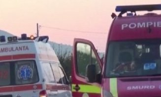 Cluj: Accident între două mașini, după ce un șofer a ratat o curbă. O persoană a ajuns la spital