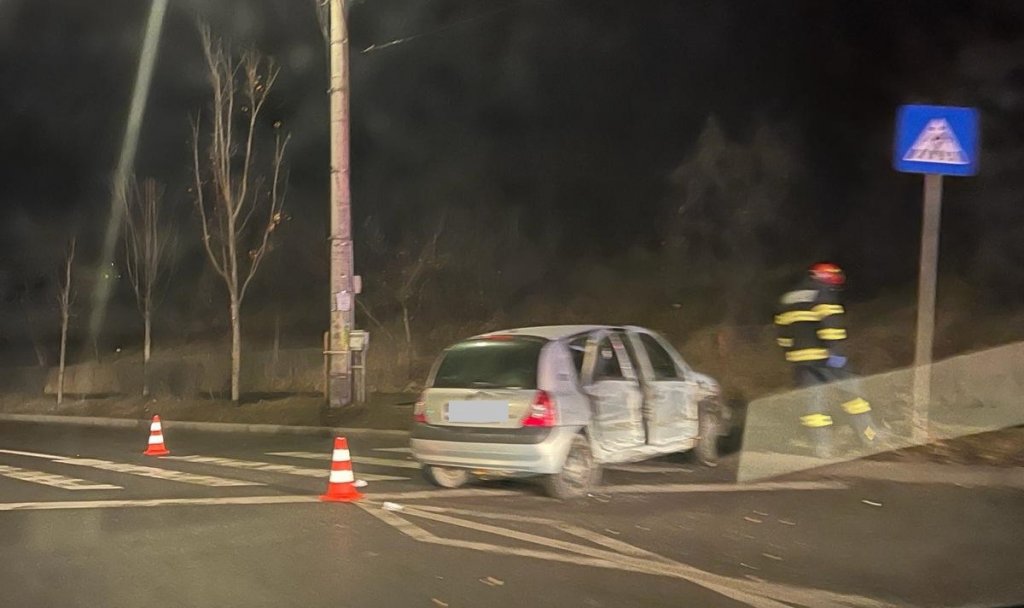 Accident în zona podului Calvaria. Doi oameni consultați la fața locului