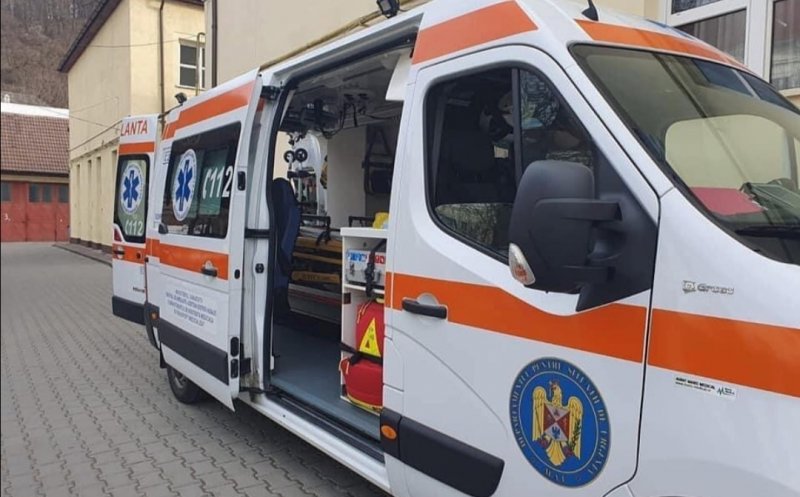 Rafila: "Avem nevoie de cel puţin 2000 de ambulanţe noi la staţiile judeţene. Parcul auto care este depăşit, îmbătrânit"