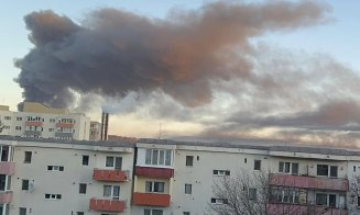 IMAGINI cu fumul dens care a acoperit oraşul Cluj-Napoca în urma incendiului de pe Calea Baciului