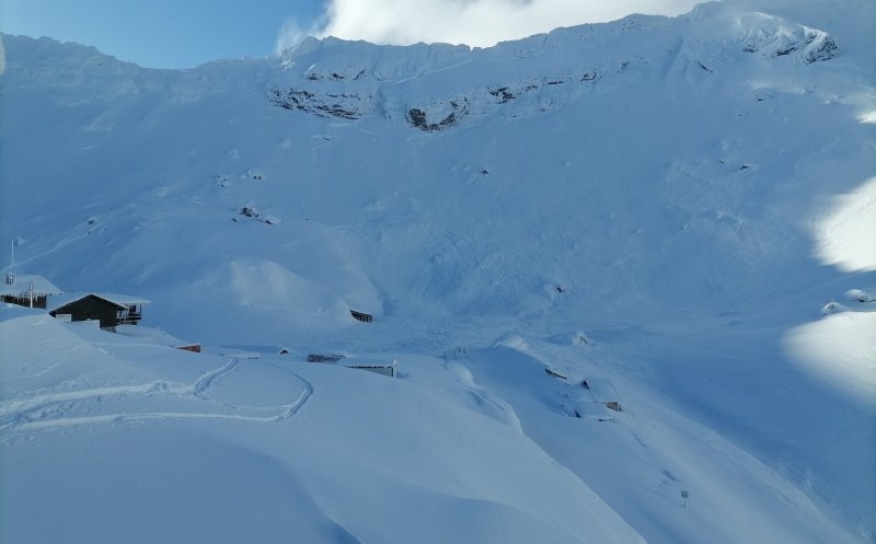 Avalanșă de mari dimensiuni la Bâlea Lac! Două corturi au fost îngropate în zăpadă