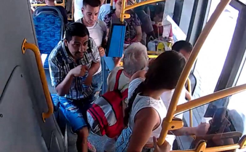 Cu ochii pe hoţii care ne "buzunăresc" în mijloacele de transport public