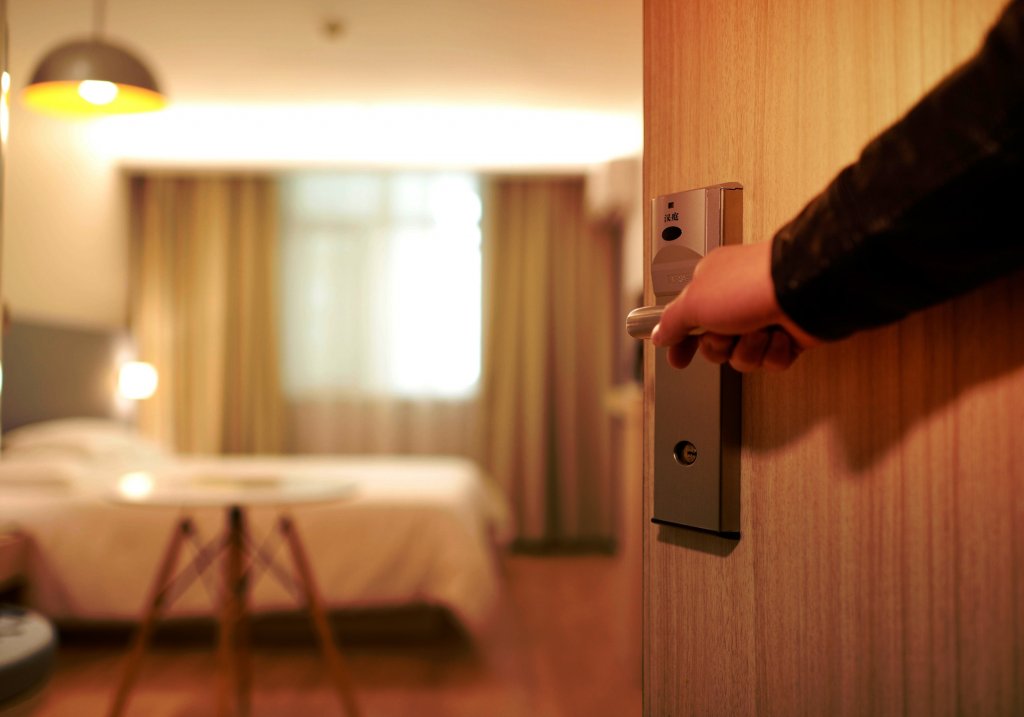 Cum a locuit un bărbat gratuit timp de cinci ani într-un hotel istoric