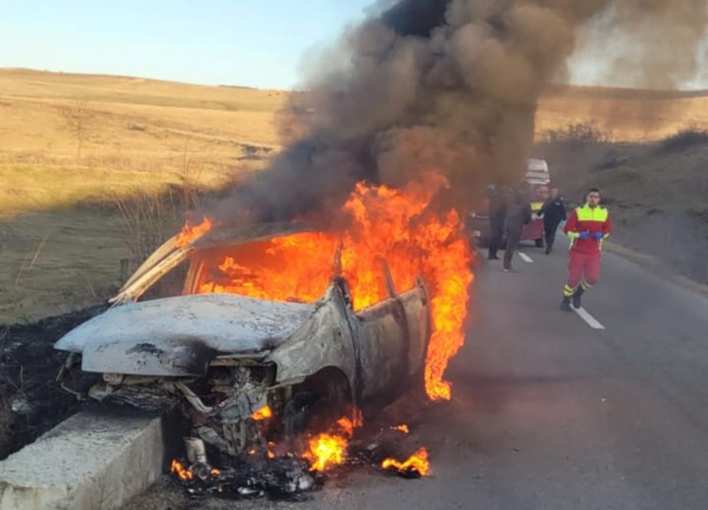 Accident GRAV în județul Alba! O persoană a fost gasită CARBONIZATĂ după ce a intrat cu mașina într-un cap de pod