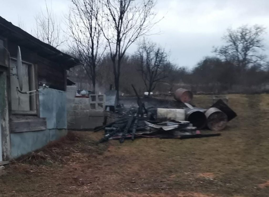 Incendiu în Cluj! Anexă gospodărească în flăcări cu pericol de extindere / Care a fost cauza focului?