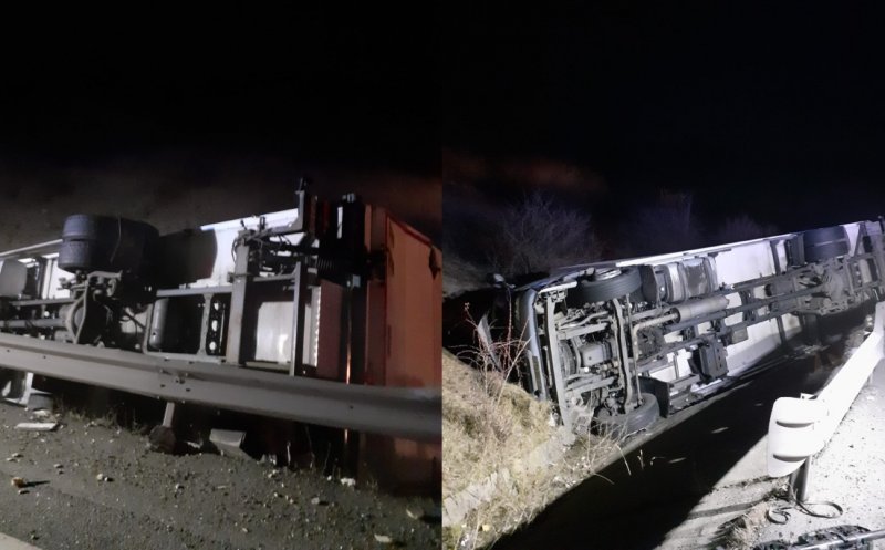 ACCIDENT în Cluj! Un TIR s-a răsturnat într-un șanț / Șoferul, evaluat de paramedicii SMURD
