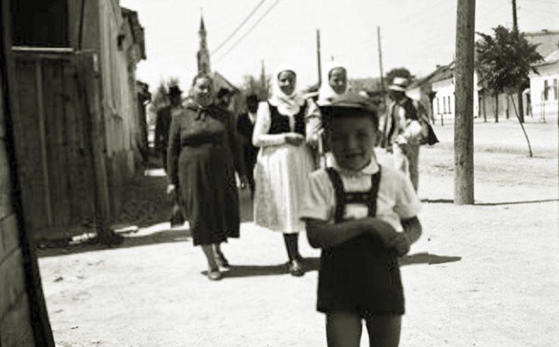 „Grup de hoștezeni (copil, femei, bărbați)”, 1959
