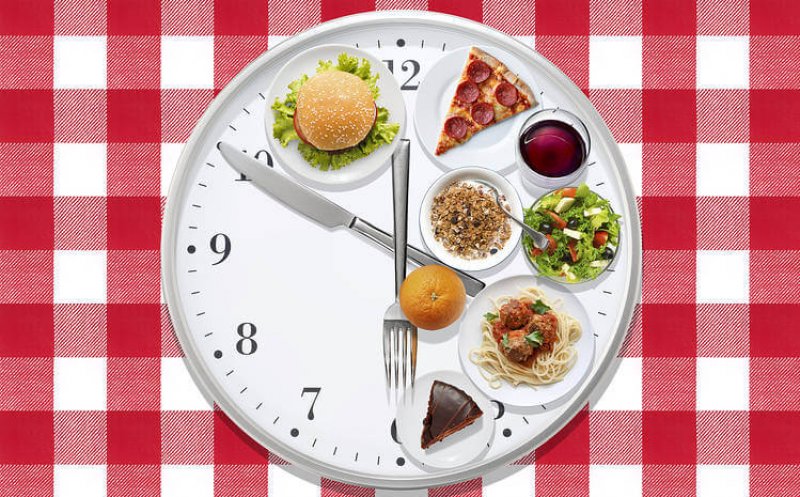 "Nu mâncați nimic după ora 18", o minciună despre nutriţie care îi irită pe dieteticieni