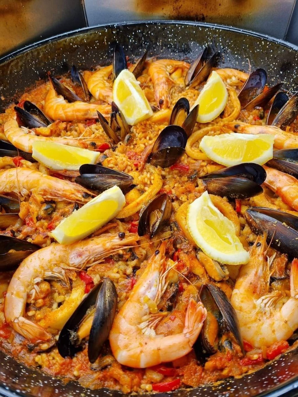Creveţi, scoici, calamar, caracatiţă, pui de baltă, homari și multe alte bunătăți, la Festivalul Mediteraneean din Cluj-Napoca