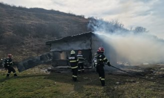 ARDE o casă dintr-o localitate clujeană. Două autospeciale ISU au intervenit