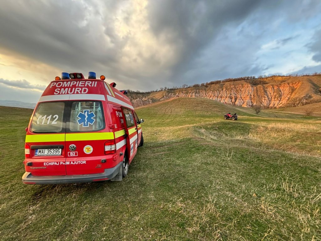 Persoană rănită, după ce s-a răsturnat cu un ATV în Apuseni