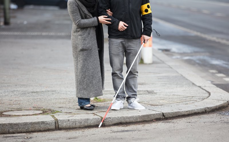Aplicație de telefon pentru nevăzătorii care au nevoie de voluntari. Va fi disponibilă și la Cluj