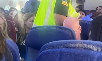 Momente de groază în timpul unui zbor. Toți pasagerii care nu erau legați cu centura s-au izbit de tavan / "Se auzeau urlete din tot avionul"