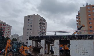 De aproape o lună, la McDrive-ul din Mănăștur au intrat buldozerele. Muncitorii încă demolează în zona Minerva