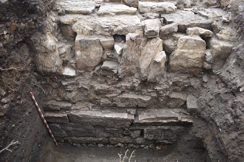 Descoperiri arheologice în centrul Clujului:  incinta romană de nord a orașului Napoca / Poarta medievală a Apei