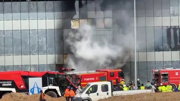 Incendiu la un Aeroport din România. A ars o suprafață de aproximativ 100 mp
