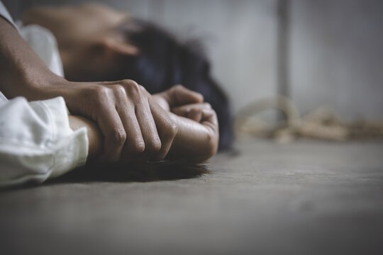 Tată violator, dat în urmărire națională! HALUCINANT ce povestește fiica de 14 ani despre ce i-a făcut propriul tată, inclusiv în locuri publice