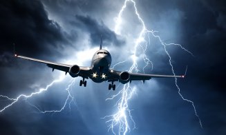 Avion TAROM lovit de fulger după decolare