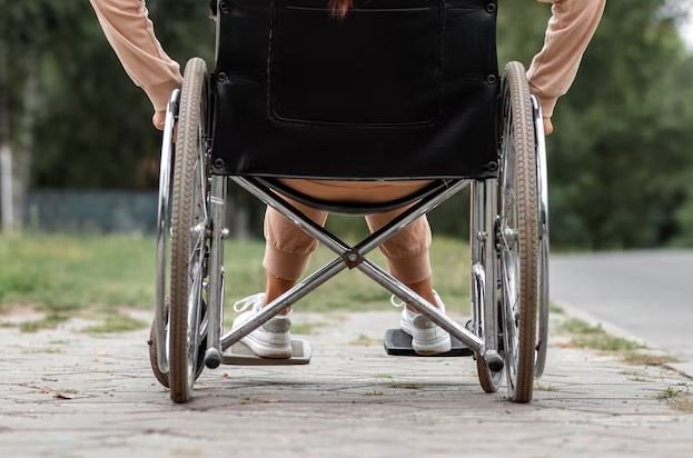 Sprijin financiar de 600 de lei/lună pentru copiii din Cluj-Napoca cu dizabilităţi. Unde se depun cererile