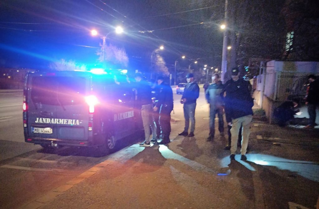 Jandarmul vigilent: Și-a chemat colegii când a simțit miros de droguri / Patru traficanți, prinși într-un autobuz CTP