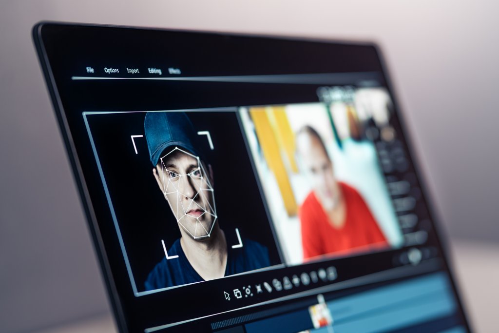 Cum evităm înșelătoriile deepfake. DNSC a lansat un ghid informativ