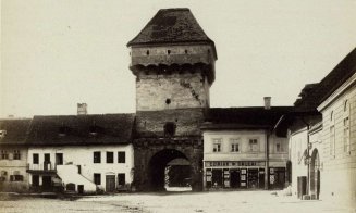Fortificatiile Clujului: Poarta Podului. Aici s-a construit primul pod de piatra al orasului
