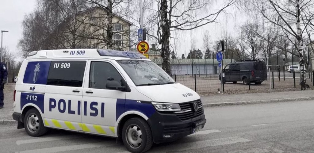 Focuri de armă la o școală din Finlanda. Cel puțin trei elevi au fost răniți/ Un copil a murit, alţi doi sunt în stare gravă