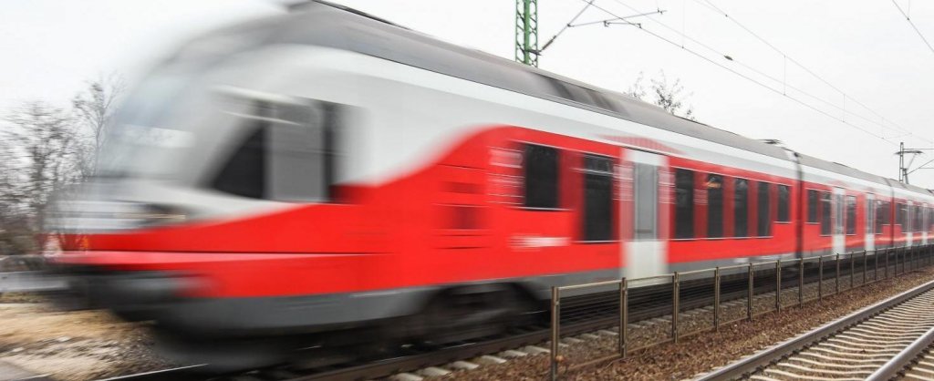 Accident feroviar în Cluj. Un tren cu 30 de călători a lovit un camion