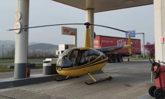 Așa ceva mai RAR! Un mini elicopter a aterizat la o benzinărie din Ardeal pentru a alimenta / Cine este pilotul