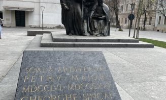 E sau nu corectă inscripția de pe plăcuța Grupului Statuar ”Școala Ardeleană”. Ce spune directorul Institutului de Arheologie și Istoria Artei din Cluj