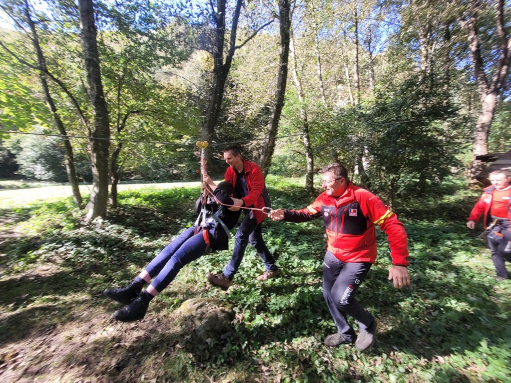 Cluj: Tabără de sporturi montane pentru 40 de elevi de la casele de copii