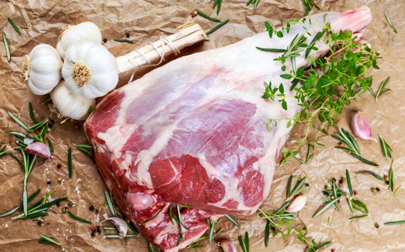 Prețuri exorbitante la carnea de miel, cu puțin timp înainte de Paște! Cât a ajuns să coste un kilogram