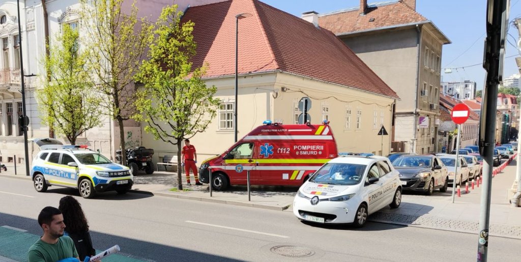 Poliția și SMURD-ul pe Napoca! Un biciclist ar fi fost accidentat de un ATV