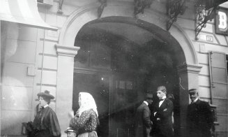 Plimbare în centrul Clujului, la începutul secolului XX