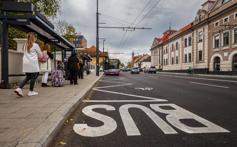 Emil Boc vrea să îi convingă pe clujenii cu bani să renunțe la mașini. "O societate dezvoltată este aceea în care bogații circulă cu transportul în comun"