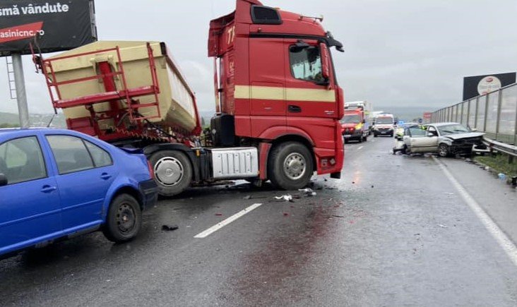 ACCIDENT între mai multe mașini, pe centura Apahida-Vâlcele! Trafic blocat
