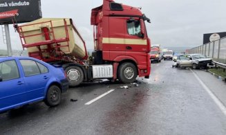 ACCIDENT grav între mai multe mașini, în Cluj-Napoca! O persoană a fost transportată la spital / Trafic blocat