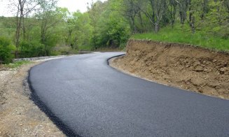 Reparații pe un nou drum județean din Cluj. S-a turnat și asfalt