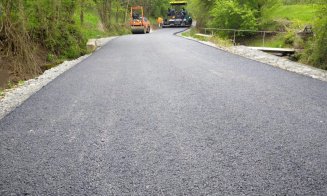 Reparații pe un nou drum județean din Cluj. S-a turnat și asfalt