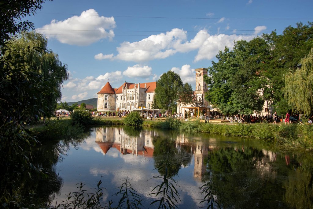 Destinația perfectă pentru o duminică însorită. Este Ziua Porților Deschise la Castelul Bánffy din Bonțida