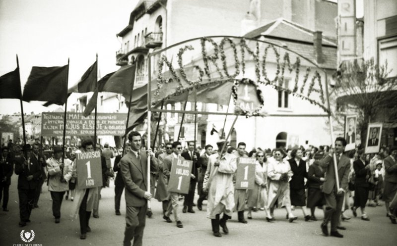Defilare cu ocazia sărbătoririi Zilei Internaționale a Muncii, 1959