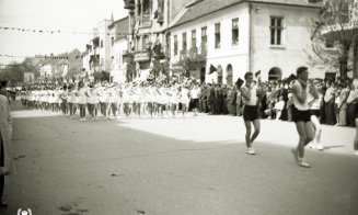Defilare cu ocazia sărbătoririi Zilei Internaționale a Muncii, 1959