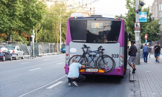 Cluj-Napoca devine mai prietenos cu bicicliștii: autobuzele și troleibuzele echipate cu suporturi pentru biciclete