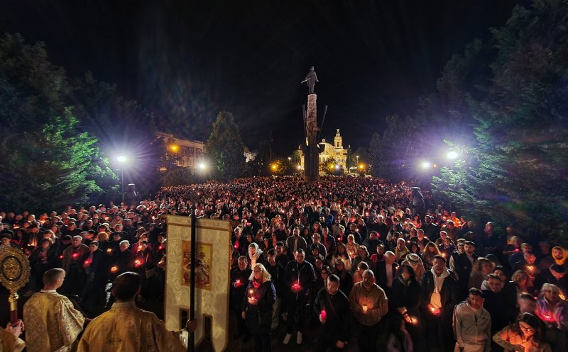 Hristos a Înviat! Mii de credincioși au participat la slujba de Înviere de la Catedrala Mitropolitană din Cluj-Napoca